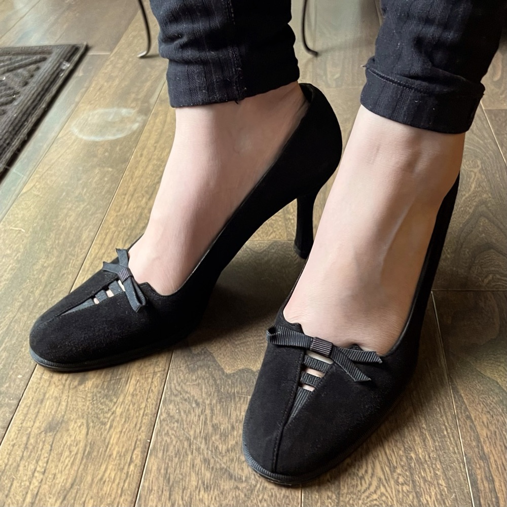 Stuart Weitzman 3” suede black heels size 9
